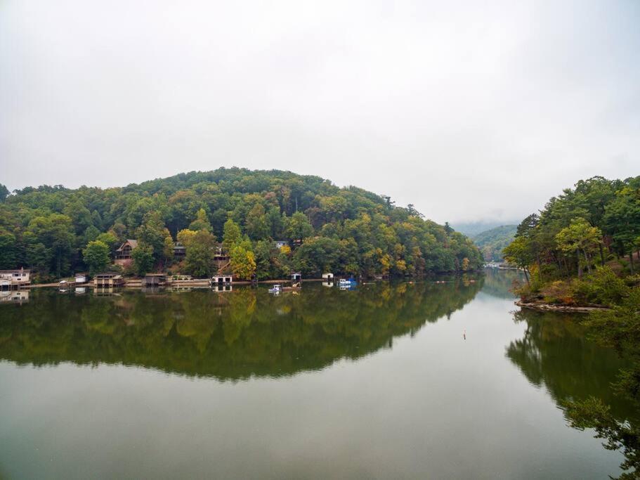 The Cove Retreat- Hot Tub/Screened Porch/Game Room Lake Lure Exterior photo